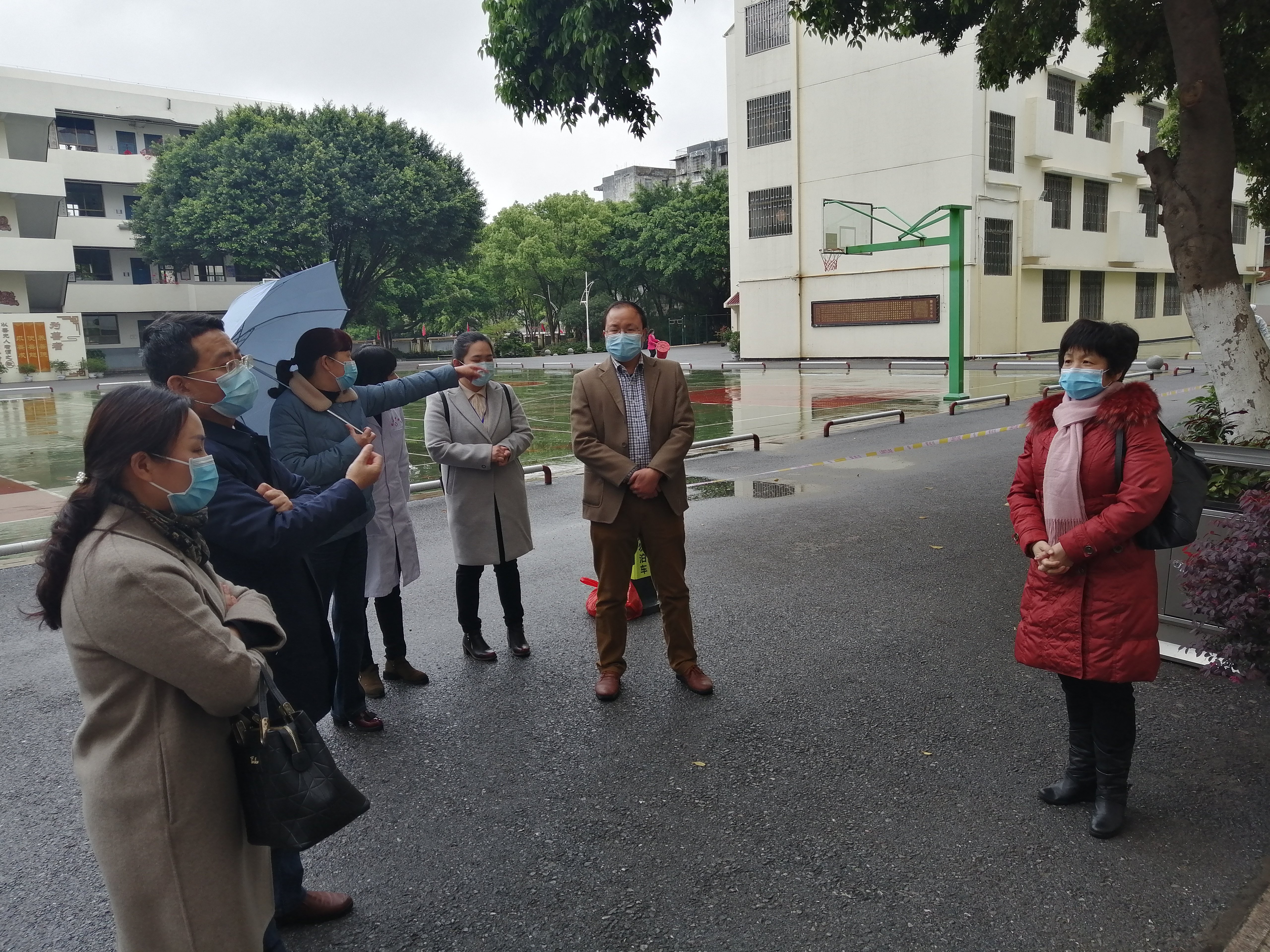 贛州市中醫(yī)院在贛四中指導開展聯(lián)防聯(lián)控—賴華裕提供.jpg